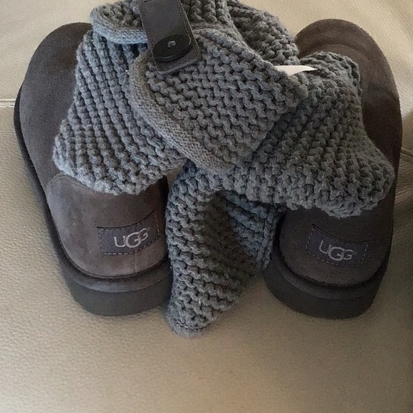 Gray uggs size 7 - Picture 3 of 7